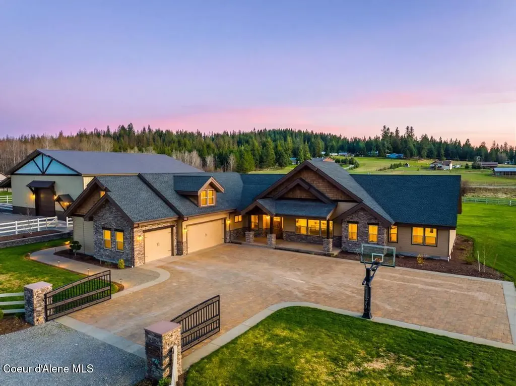 3358 E Leebowe Court Hayden ID 83835