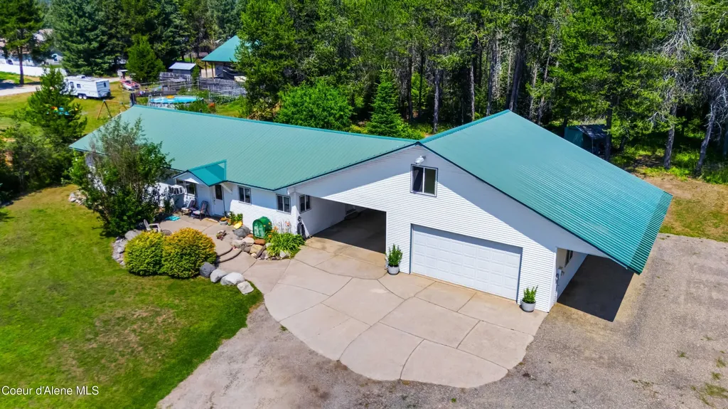221 Schell Road Sagle ID 83860