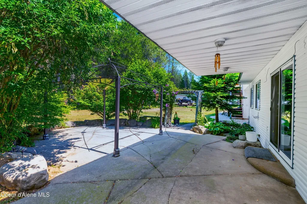 221 Schell Road Sagle ID 83860