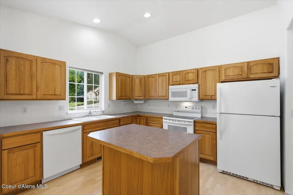 8479 N Summerfield Loop Hayden ID 83835