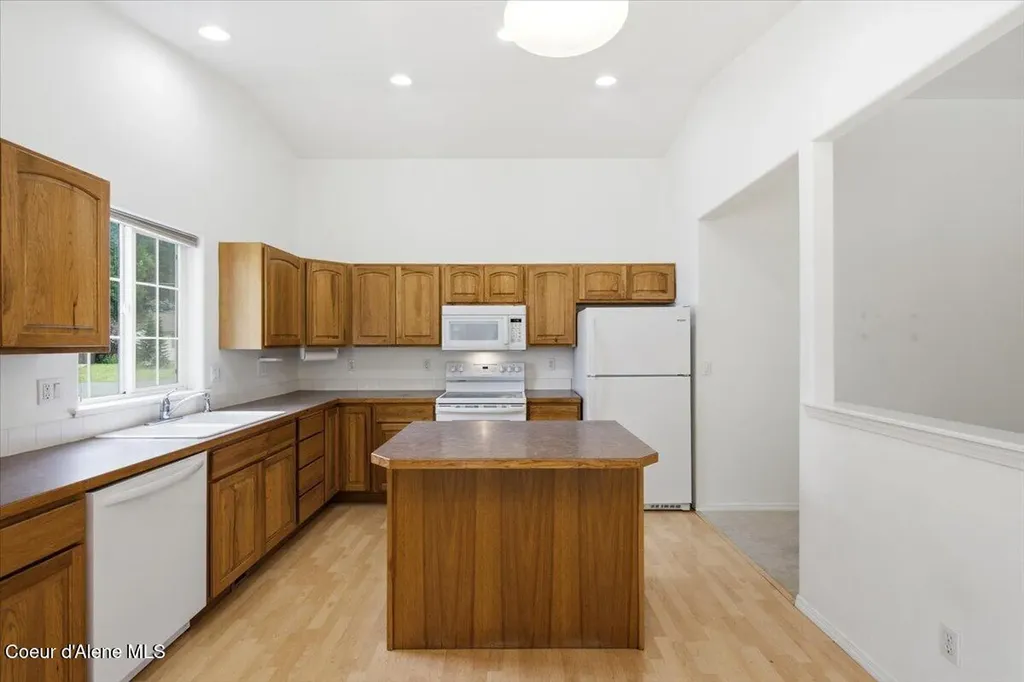 8479 N Summerfield Loop Hayden ID 83835