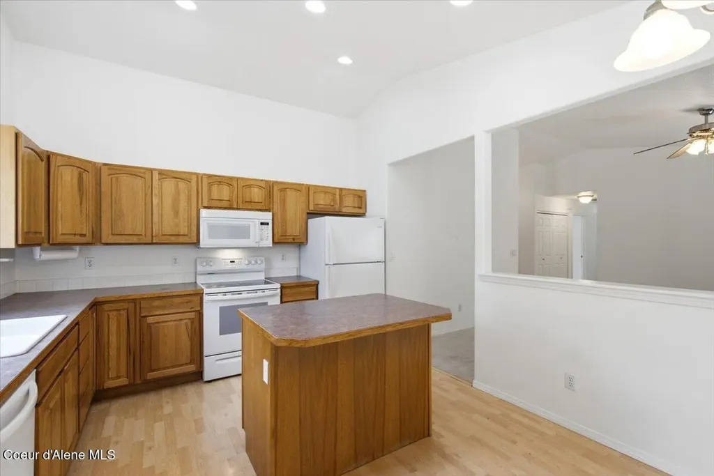 8479 N Summerfield Loop Hayden ID 83835