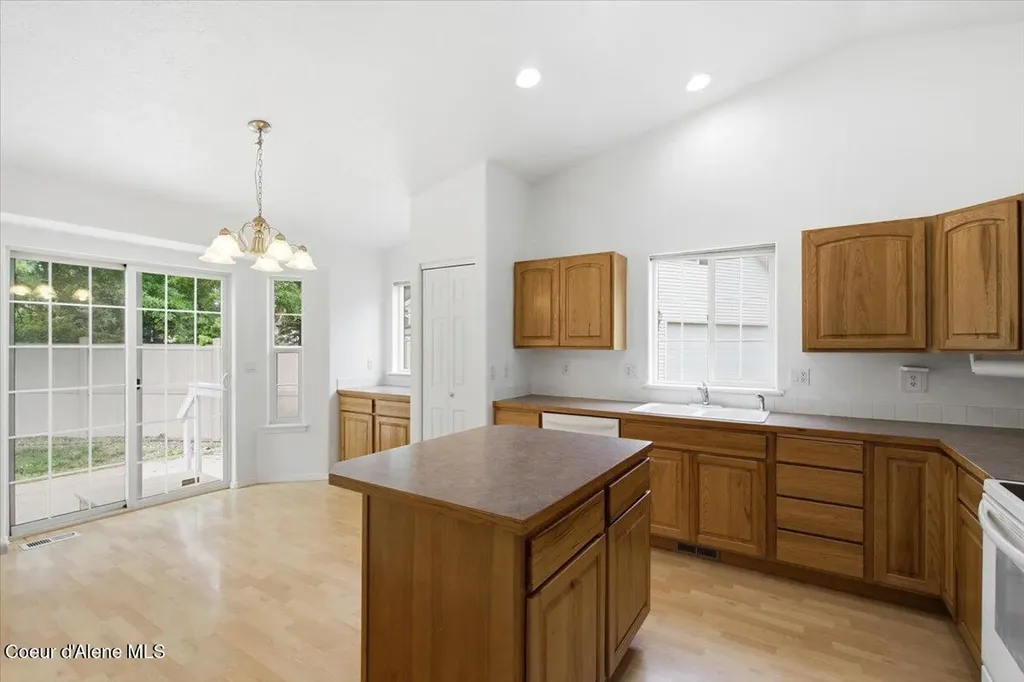 8479 N Summerfield Loop Hayden ID 83835