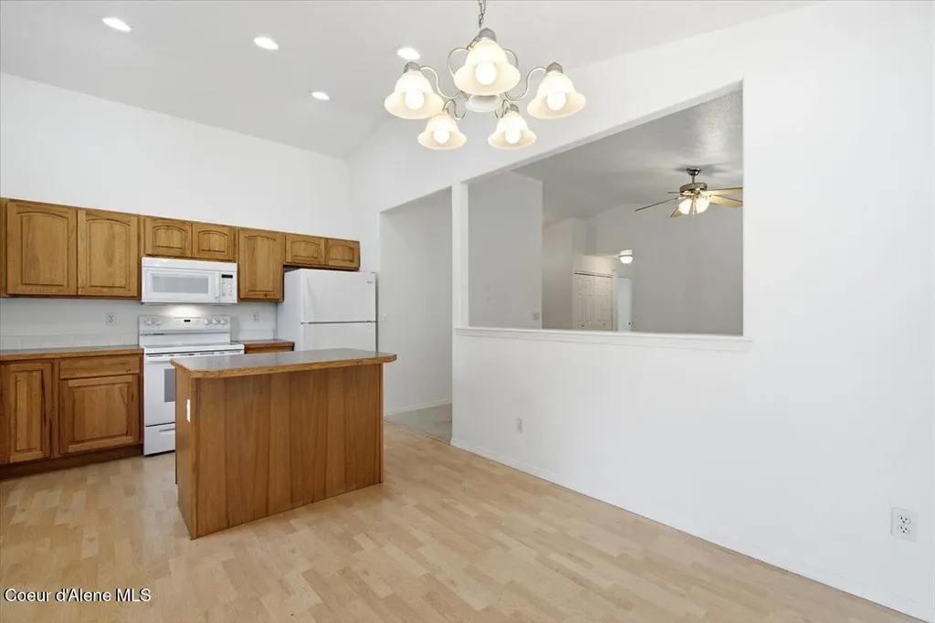 8479 N Summerfield Loop Hayden ID 83835