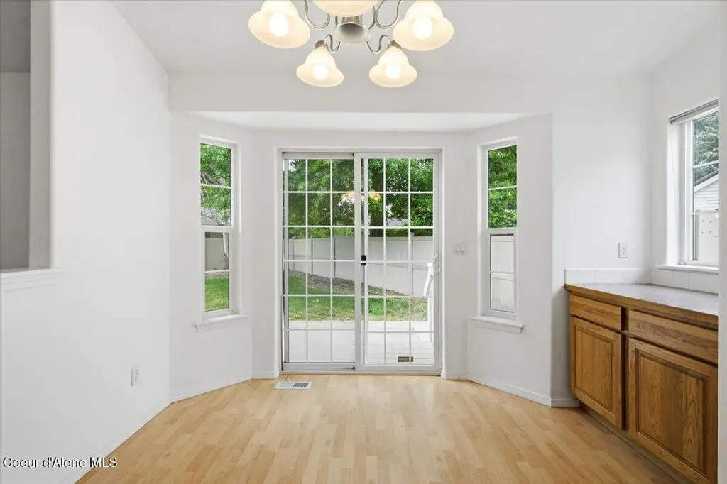 8479 N Summerfield Loop Hayden ID 83835