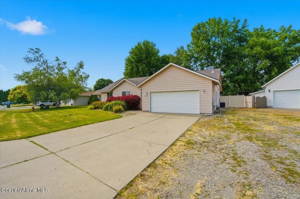 8479 N Summerfield Loop Hayden ID 83835