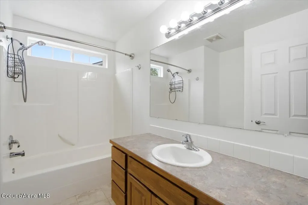 8479 N Summerfield Loop Hayden ID 83835