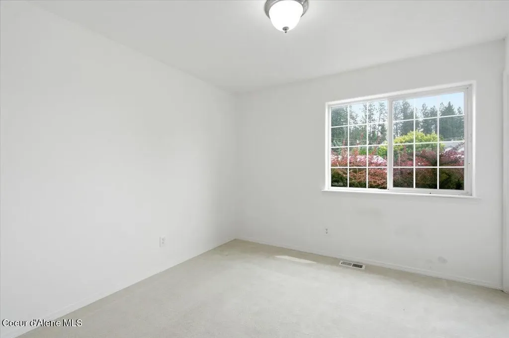 8479 N Summerfield Loop Hayden ID 83835