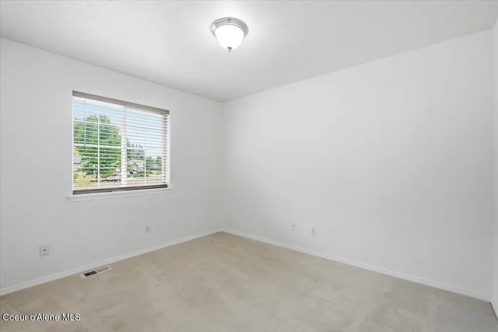 8479 N Summerfield Loop Hayden ID 83835