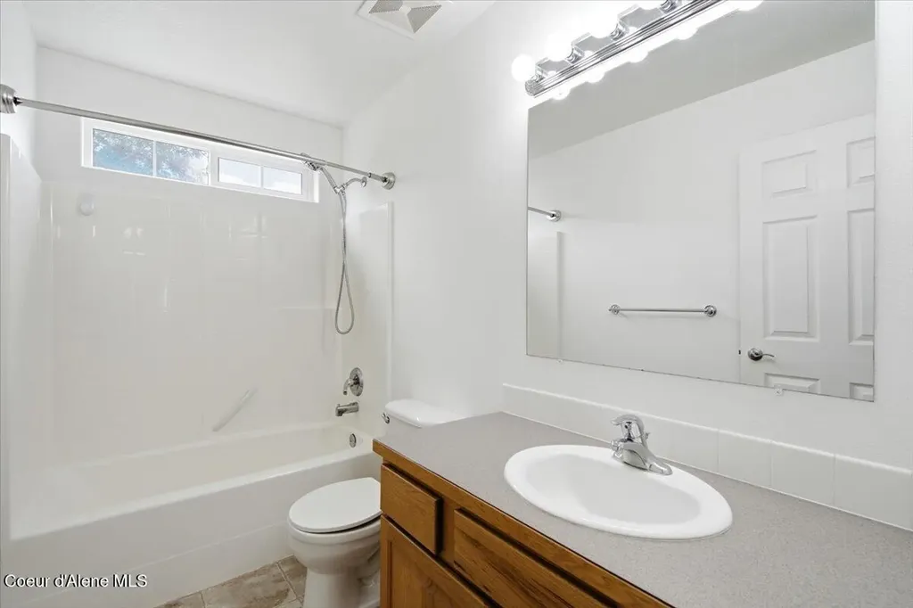 8479 N Summerfield Loop Hayden ID 83835
