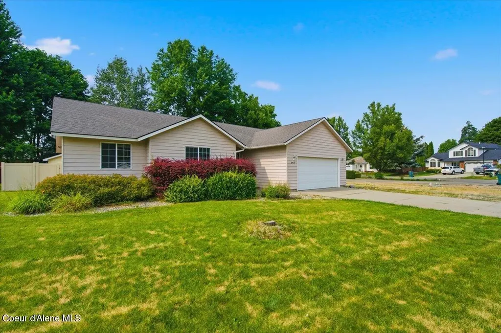 8479 N Summerfield Loop Hayden ID 83835
