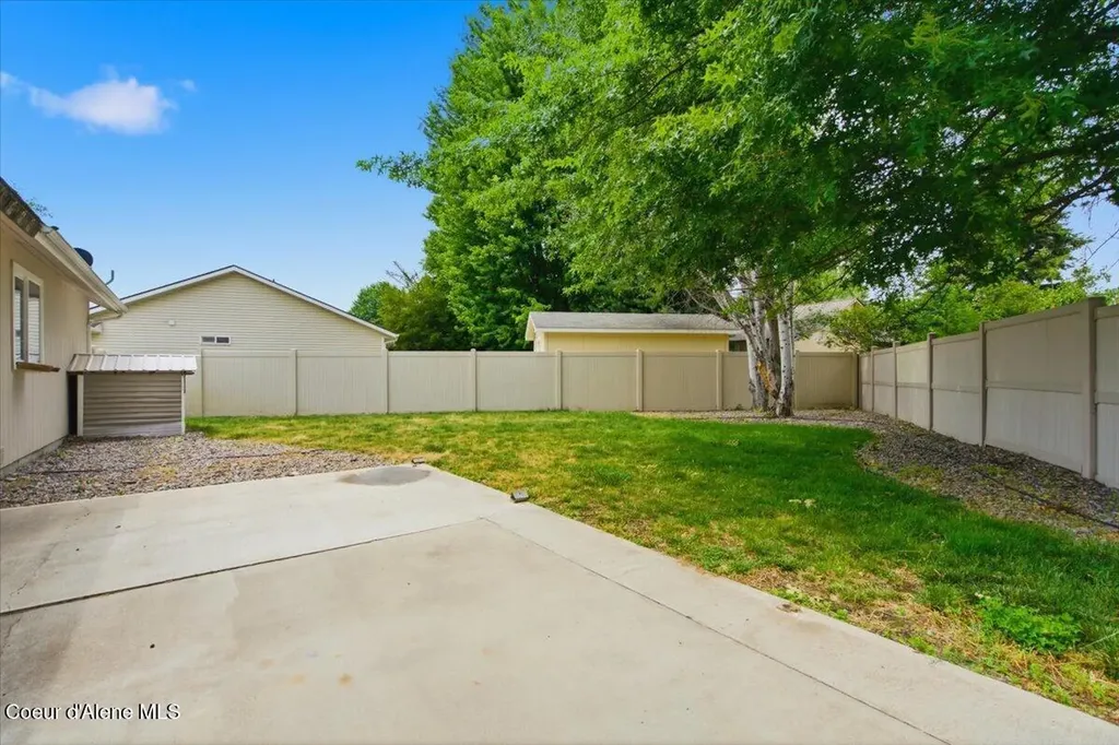 8479 N Summerfield Loop Hayden ID 83835