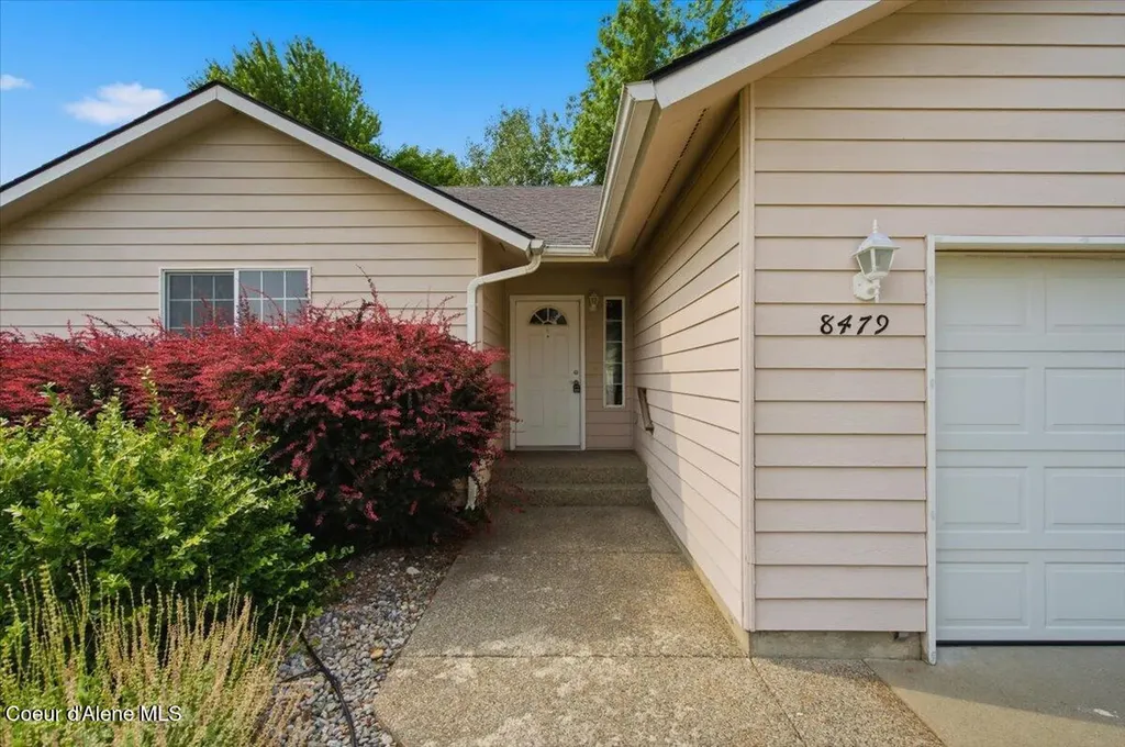 8479 N Summerfield Loop Hayden ID 83835