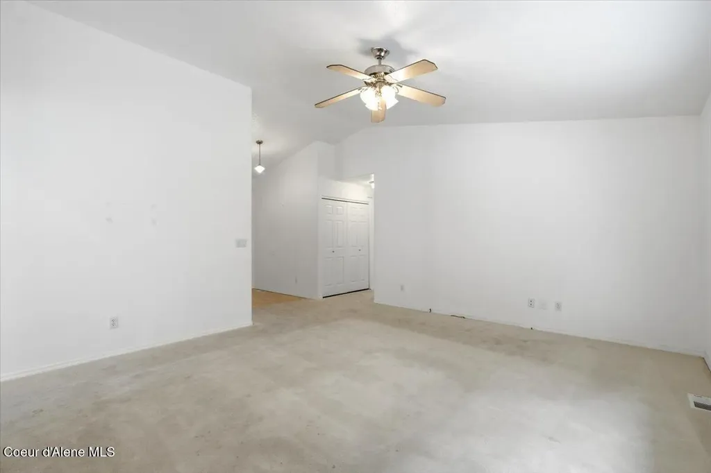 8479 N Summerfield Loop Hayden ID 83835