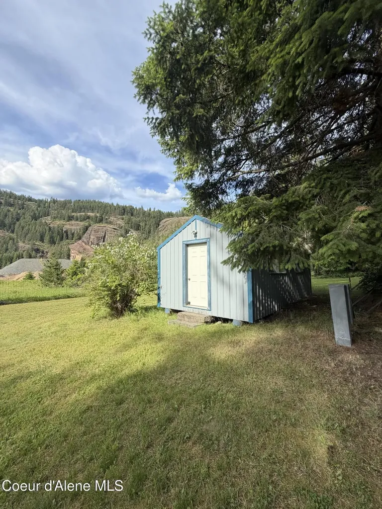 113 Bear Hill Road Clark Fork ID 83811