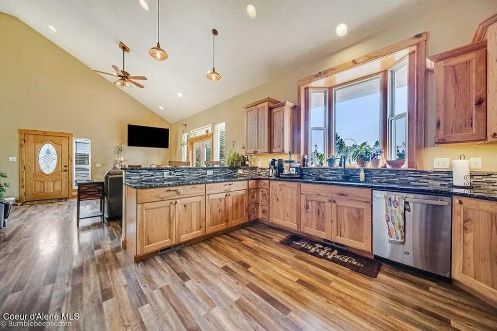 5950 E Colin Drive Athol ID 83801
