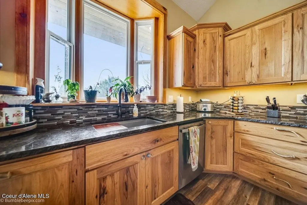 5950 E Colin Drive Athol ID 83801