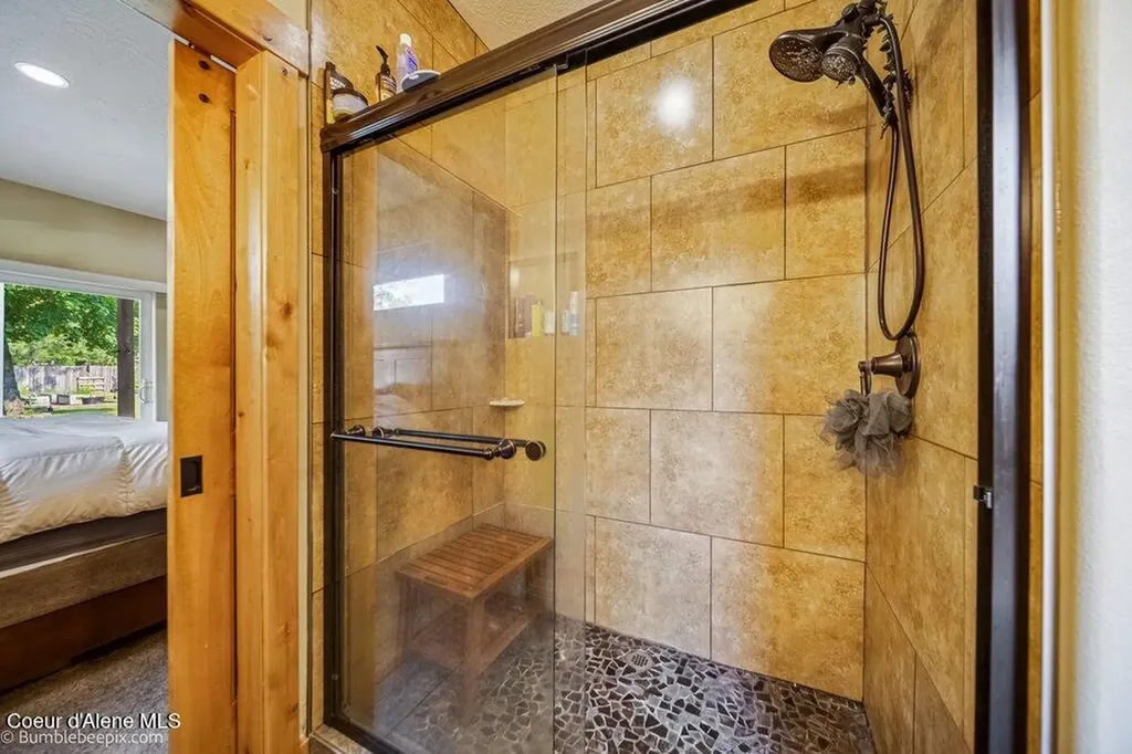 5950 E Colin Drive Athol ID 83801