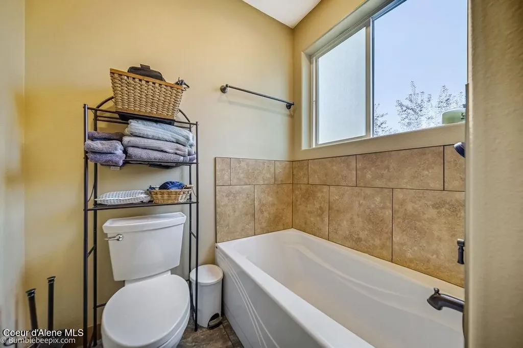 5950 E Colin Drive Athol ID 83801