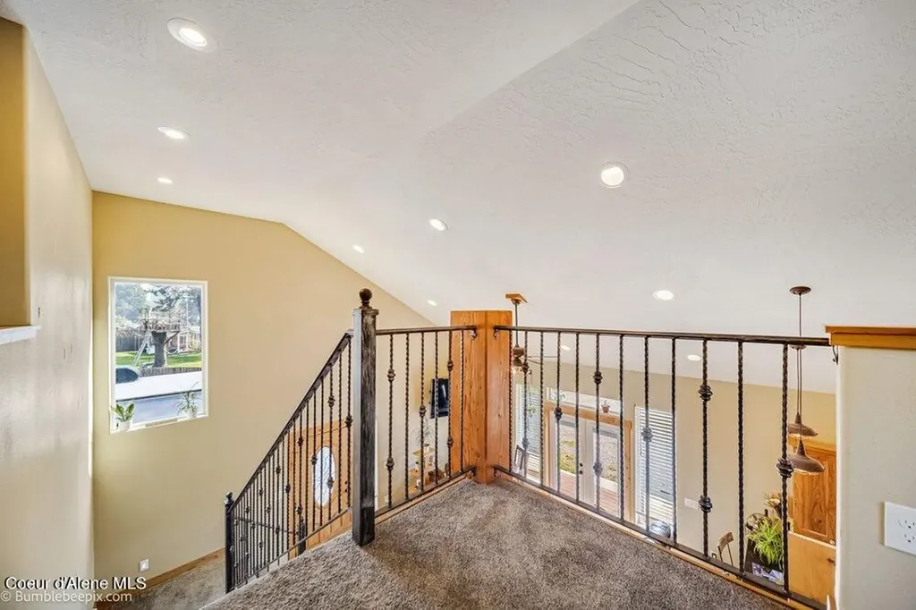 5950 E Colin Drive Athol ID 83801