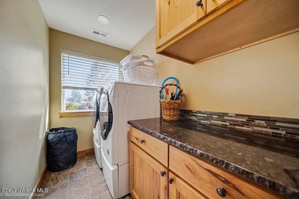5950 E Colin Drive Athol ID 83801