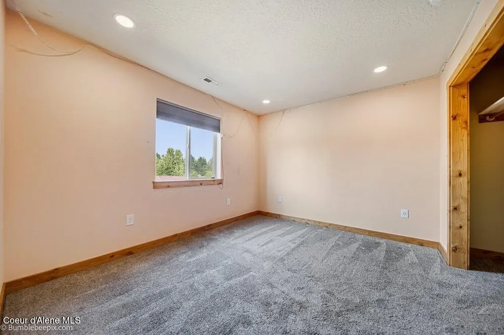 5950 E Colin Drive Athol ID 83801