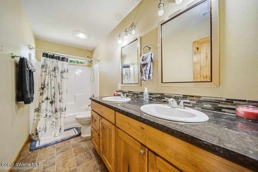5950 E Colin Drive Athol ID 83801