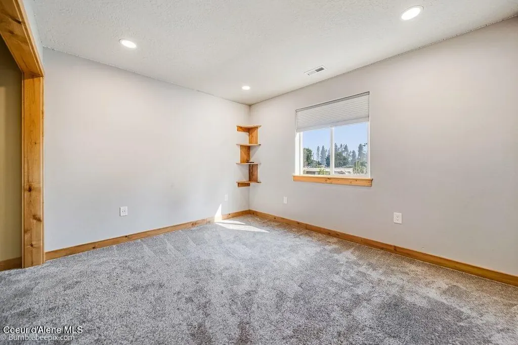 5950 E Colin Drive Athol ID 83801