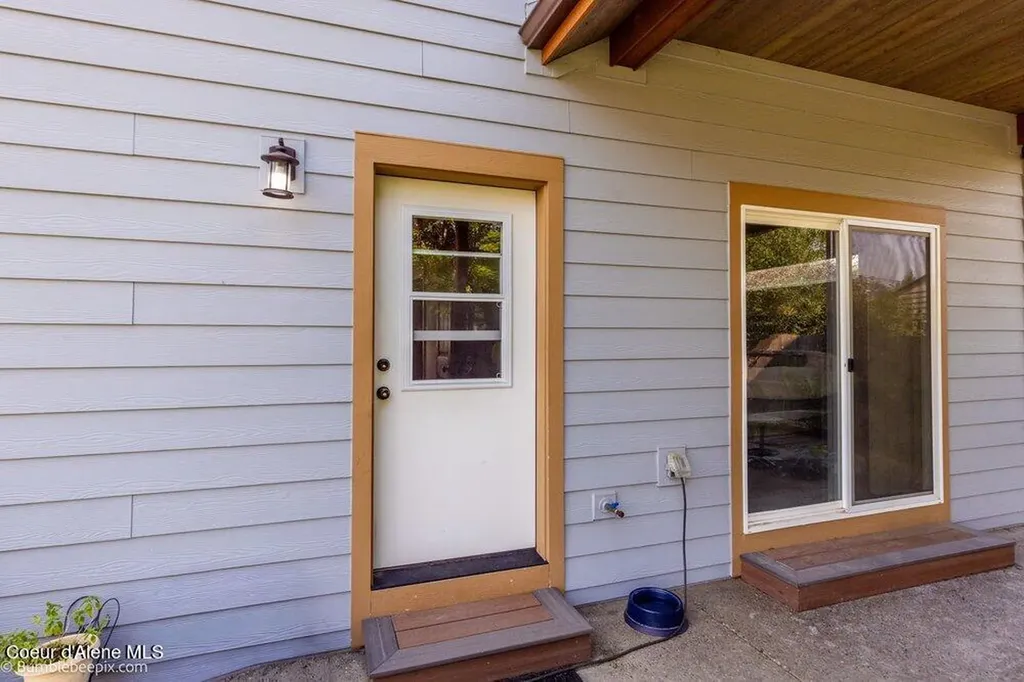 5950 E Colin Drive Athol ID 83801