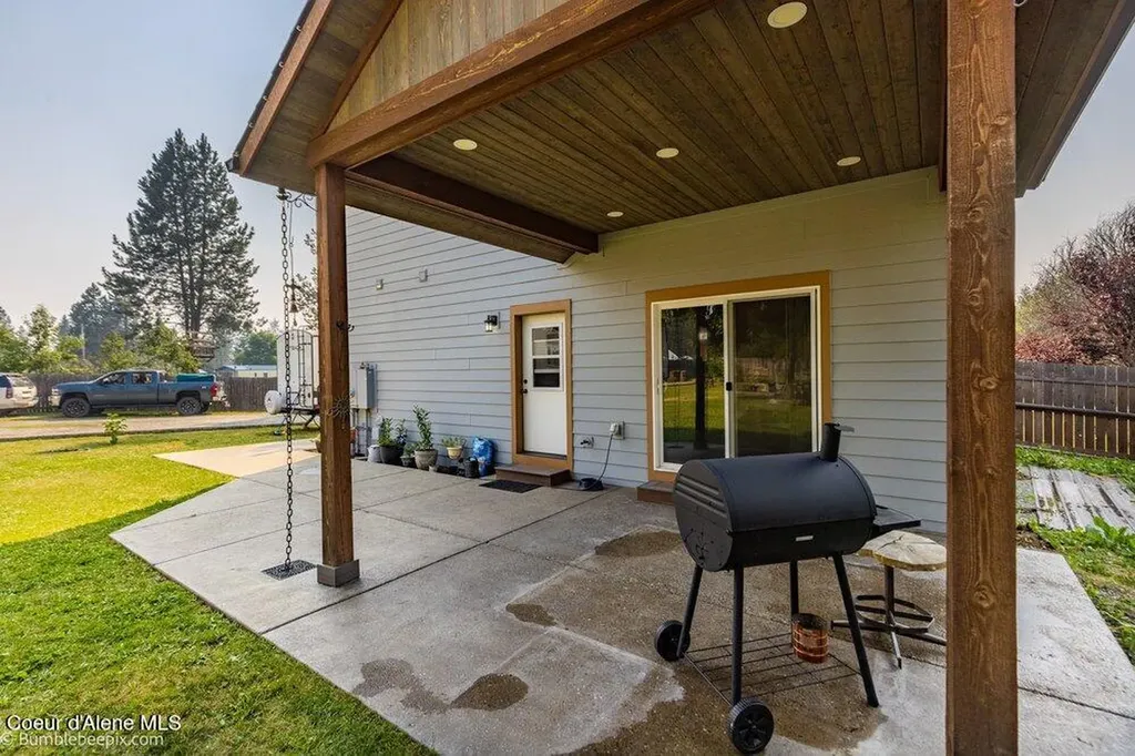 5950 E Colin Drive Athol ID 83801