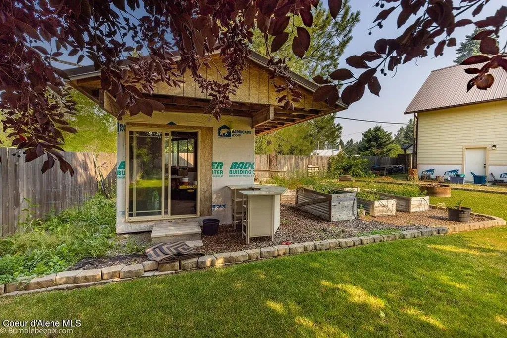 5950 E Colin Drive Athol ID 83801