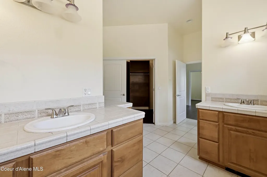 18772 W Riverview Drive Post Falls ID 83854