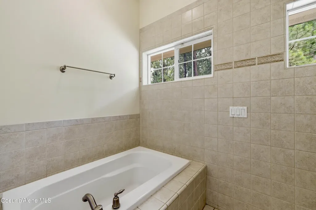 18772 W Riverview Drive Post Falls ID 83854
