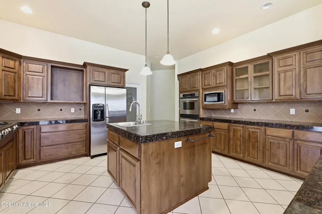 18772 W Riverview Drive Post Falls ID 83854
