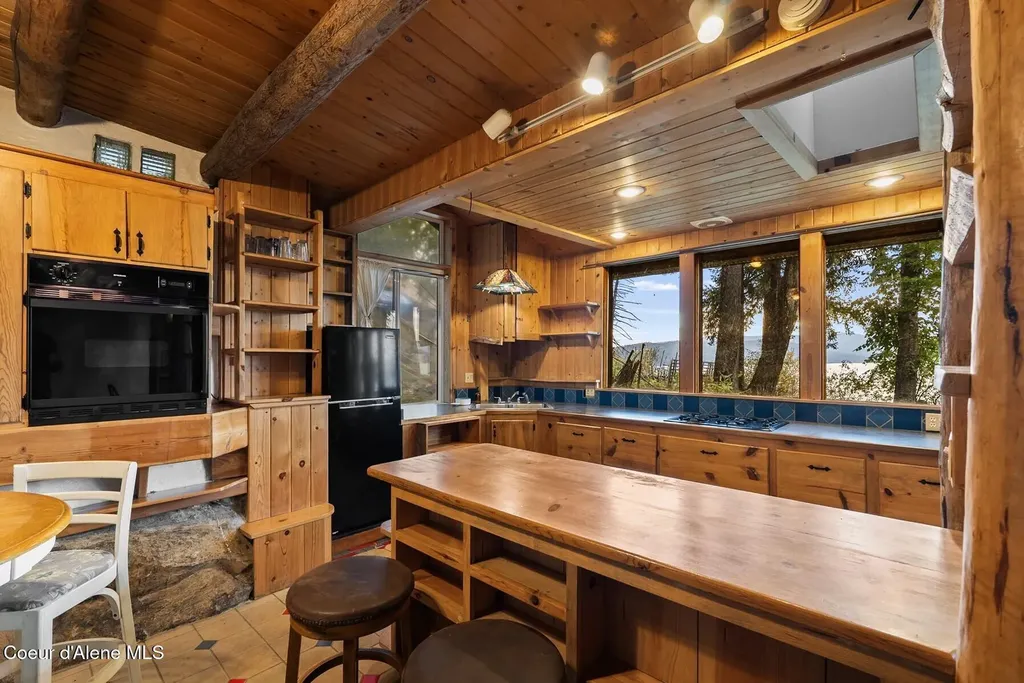 130 Mayaka Road Hope ID 83836