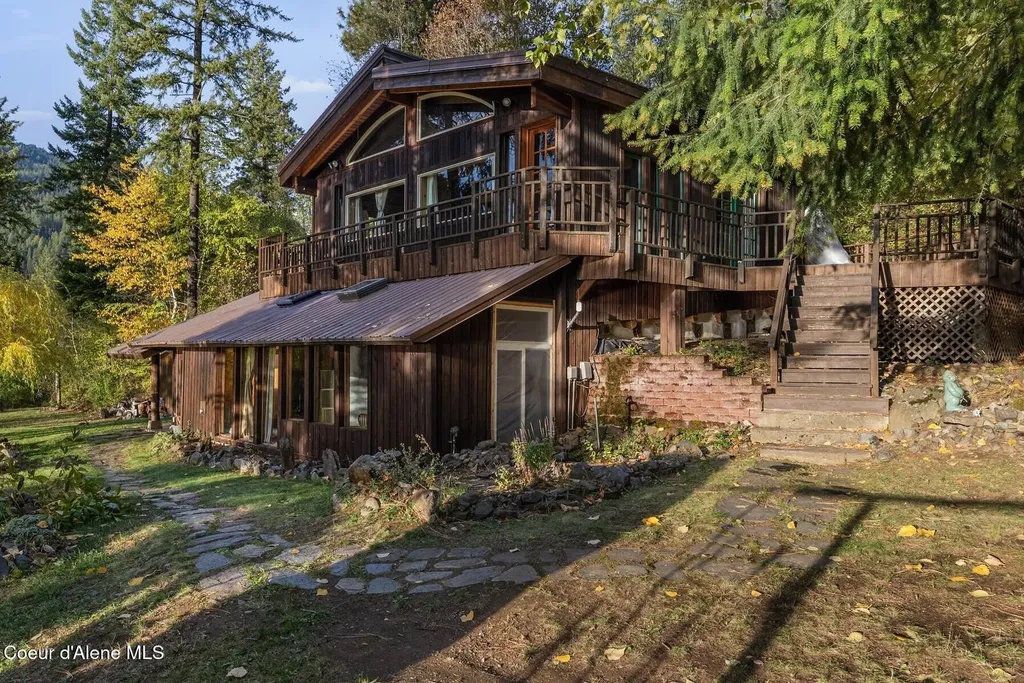 130 Mayaka Road Hope ID 83836