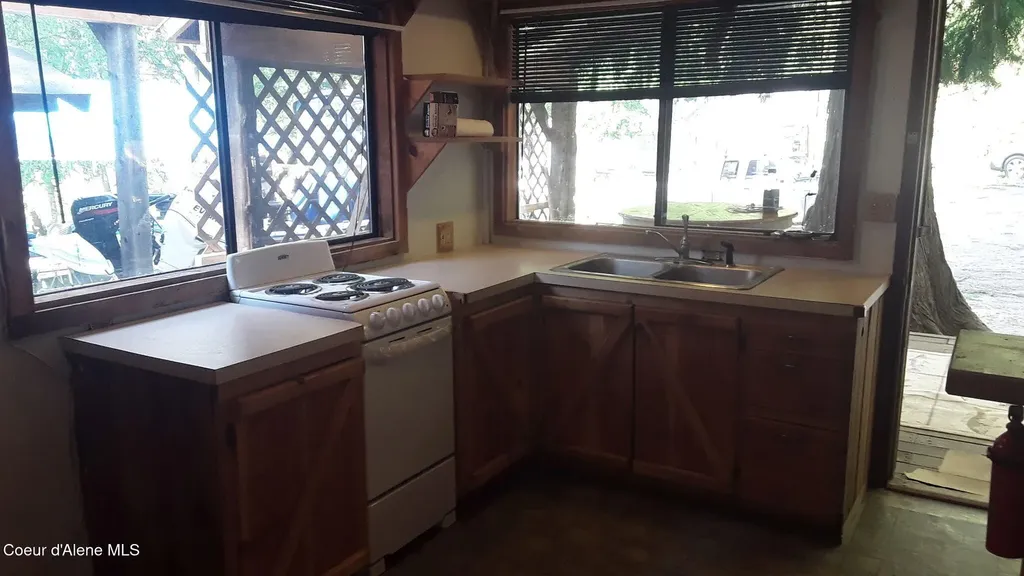 130 Mayaka Road Hope ID 83836