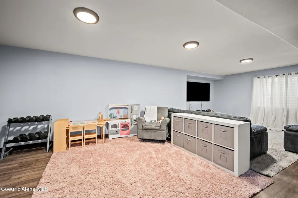 2503 W Elmwood Drive Coeur D'alene ID 83815