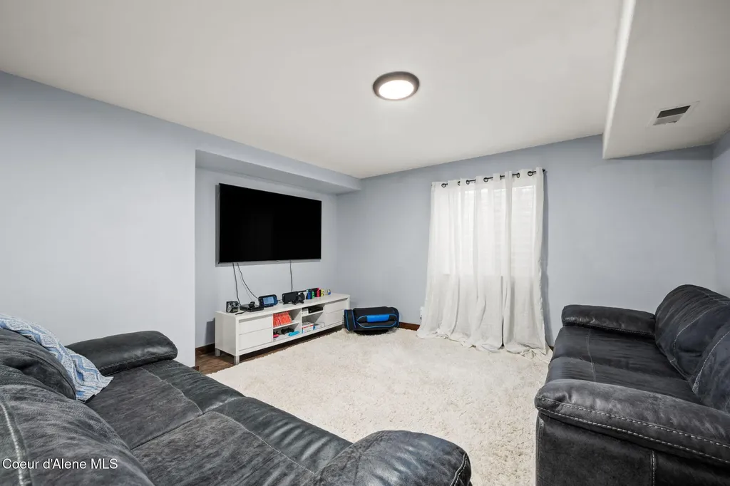 2503 W Elmwood Drive Coeur D'alene ID 83815