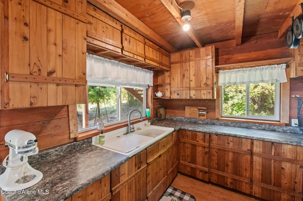 190 Tenaschuck Lane Plummer ID 83851