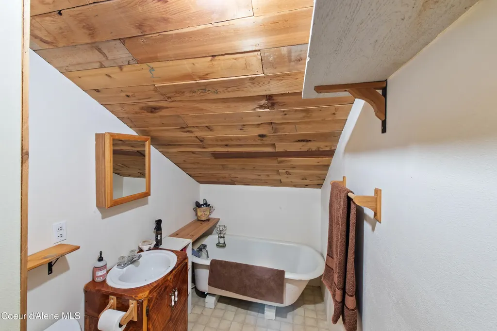 190 Tenaschuck Lane Plummer ID 83851
