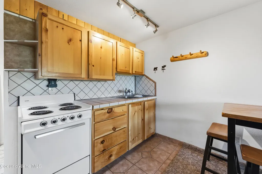 216 Mogul Hill Road Sandpoint ID 83864