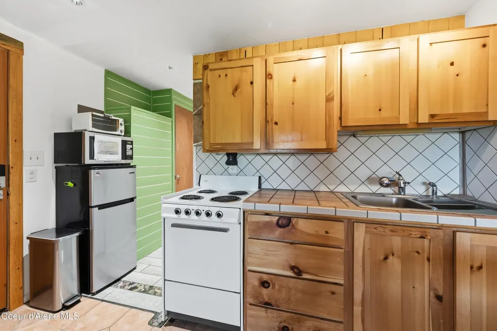 216 Mogul Hill Road Sandpoint ID 83864