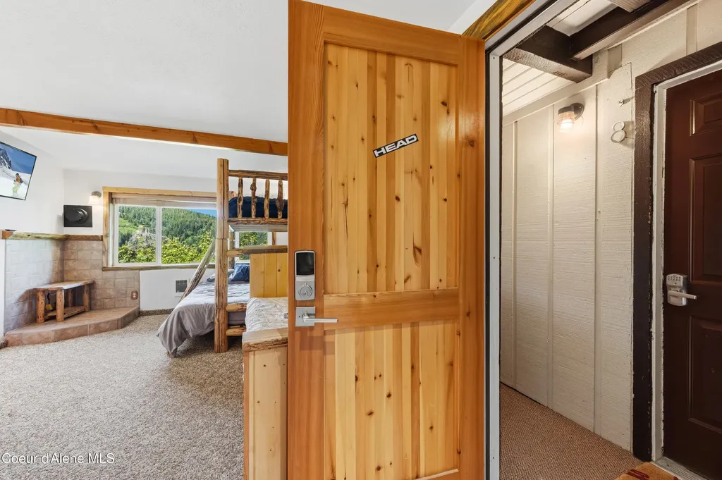 216 Mogul Hill Road Sandpoint ID 83864