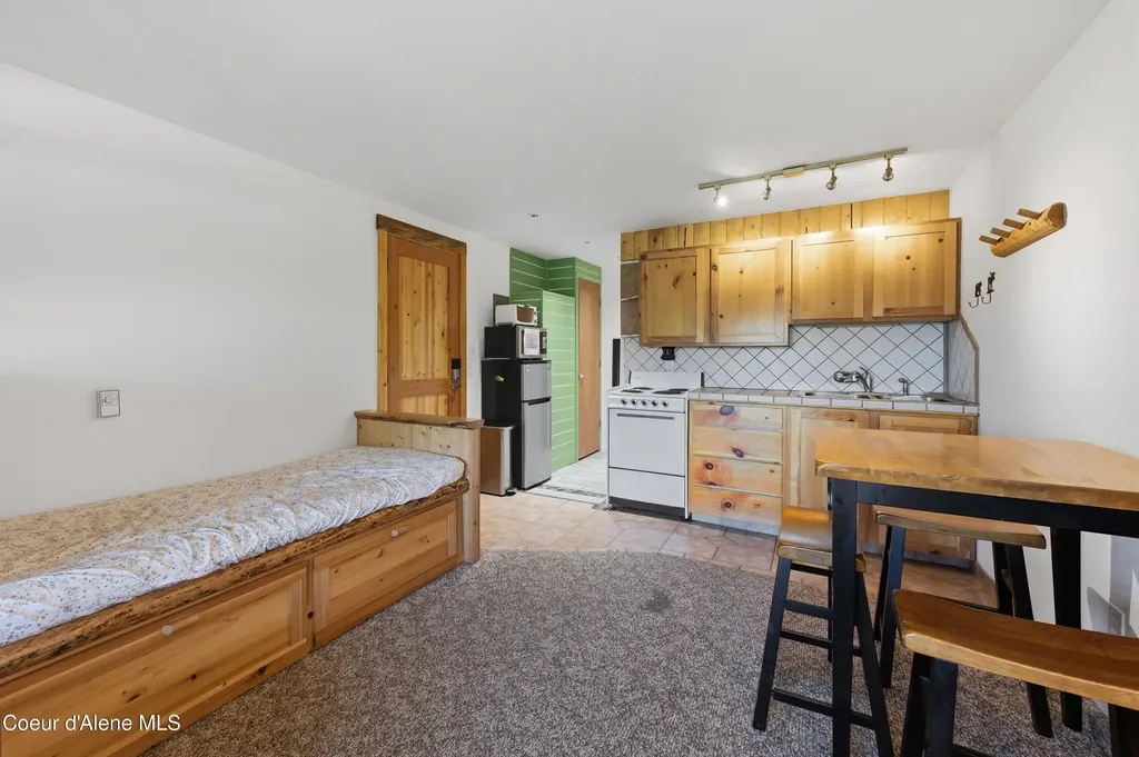 216 Mogul Hill Road Sandpoint ID 83864