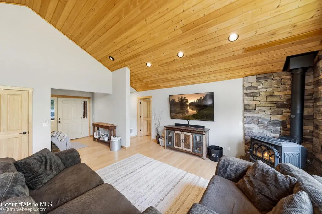 71 Buck Ridge Sagle ID 83860