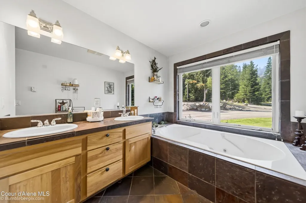 71 Buck Ridge Sagle ID 83860