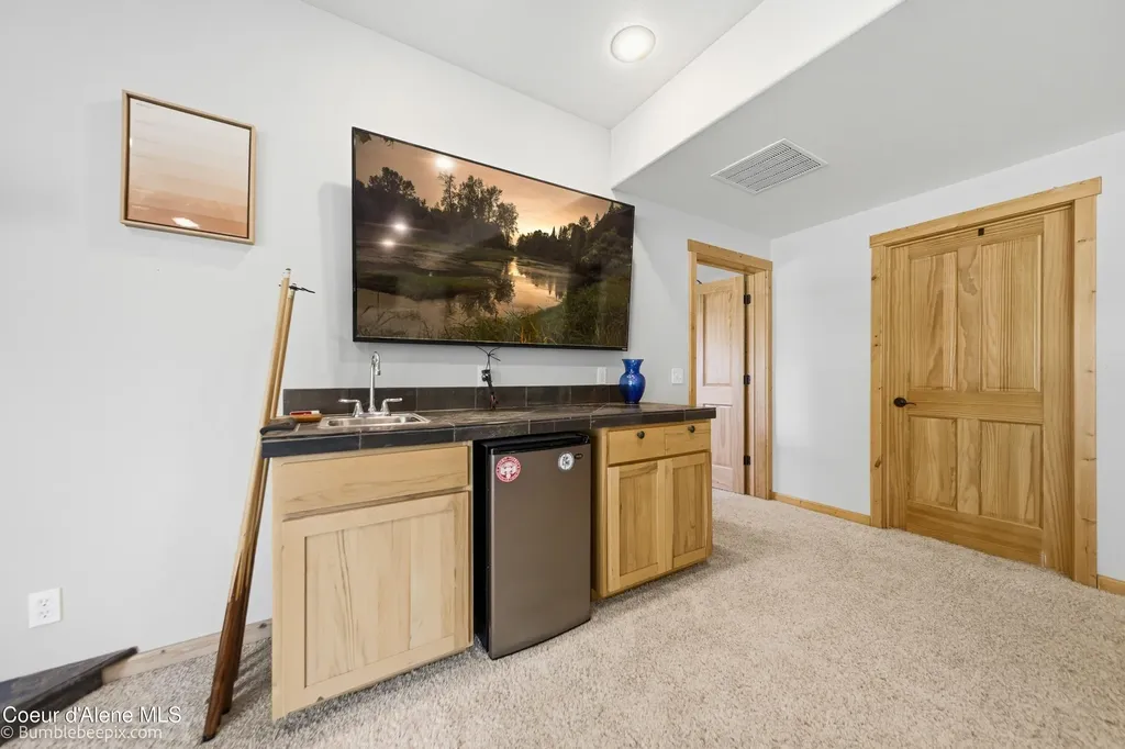 71 Buck Ridge Sagle ID 83860