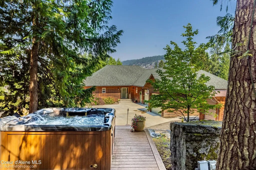 71 Buck Ridge Sagle ID 83860