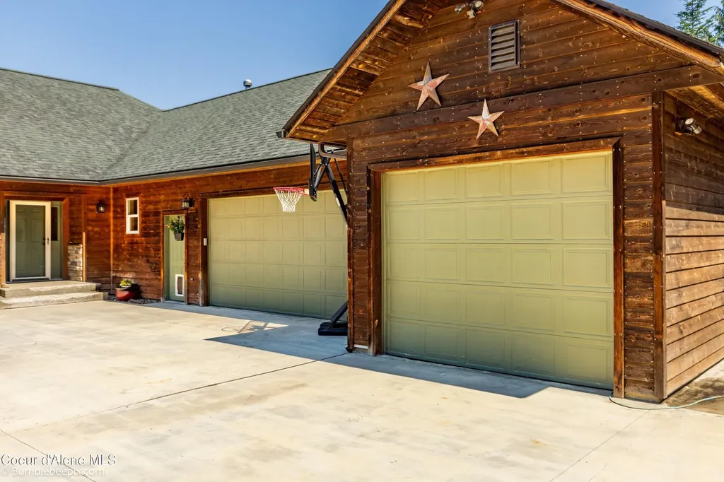 71 Buck Ridge Sagle ID 83860